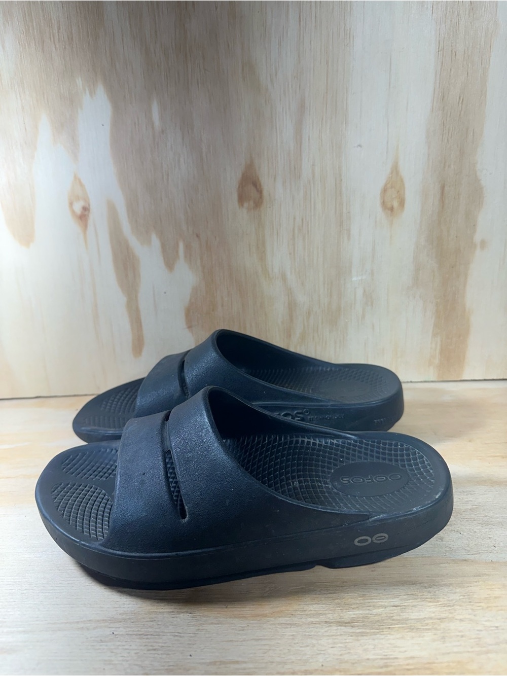 OOFOS Black Slide Sandals Women’s Size 7